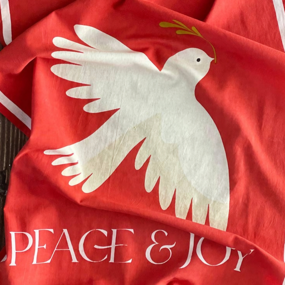 NWT Set of 2 --- Flour Sack Kitchen Towels - Red Dove